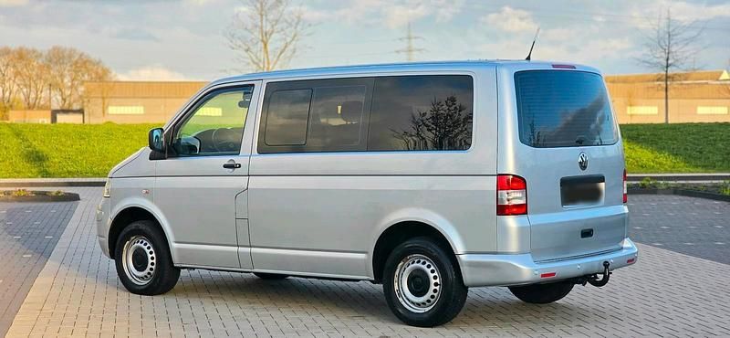 Gebraucht VW T5 131 PS (96 kW) 2008 Grau Van