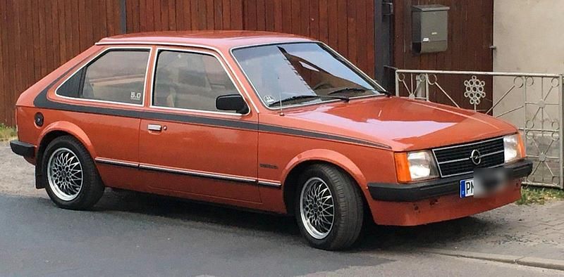 Braun Gebraucht 1981 Opel Kadett S Kleinwagen | 4.000 € - Bild 1/4