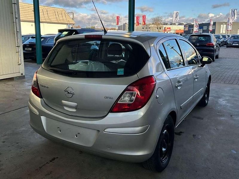 Usado Opel Corsa Catch Me 80 HP (58 kW) 2008 Prateado Citadino