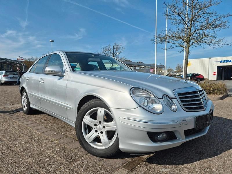 Grau Gebraucht 2008 Mercedes E200 Limousine | 2.500 € - Bild 1/4