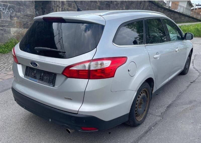 Gebraucht Ford Focus Trend 150 PS (110 kW) 2011 Grau Kombi