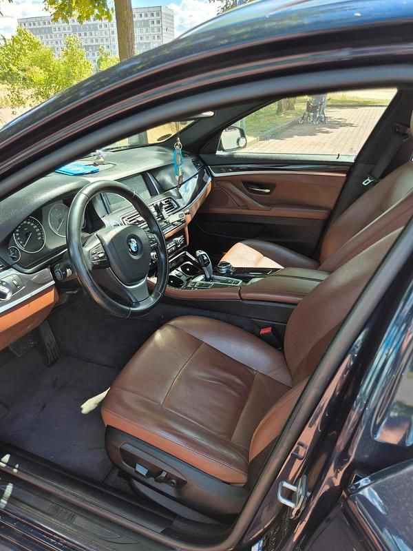 Gebraucht BMW 520 185 PS (136 kW) 2014 Blau Kombi