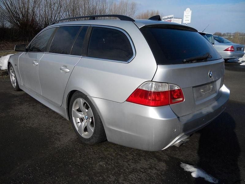 Gebraucht BMW 525 M Sport 177 PS (130 kW) 2005 Silber Kombi