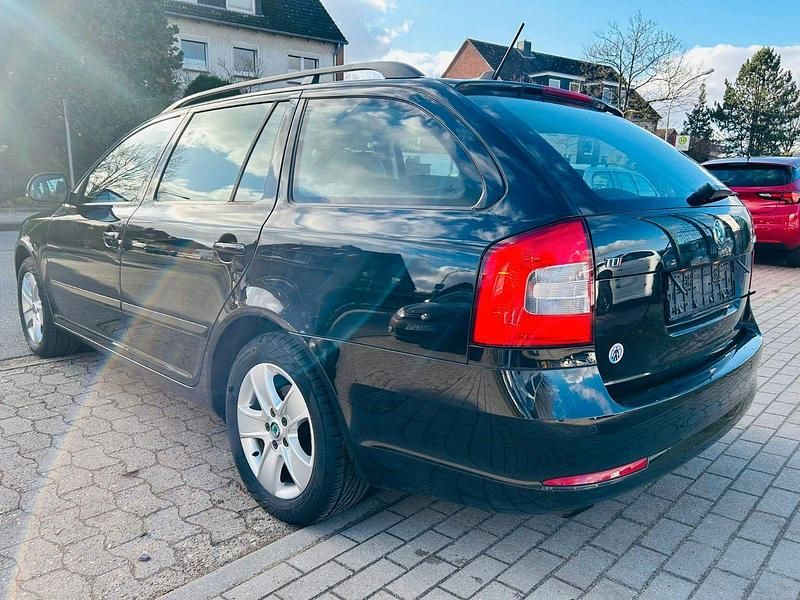 Gebraucht Skoda Octavia Elegance 140 PS (102 kW) 2012 Schwarz Kombi