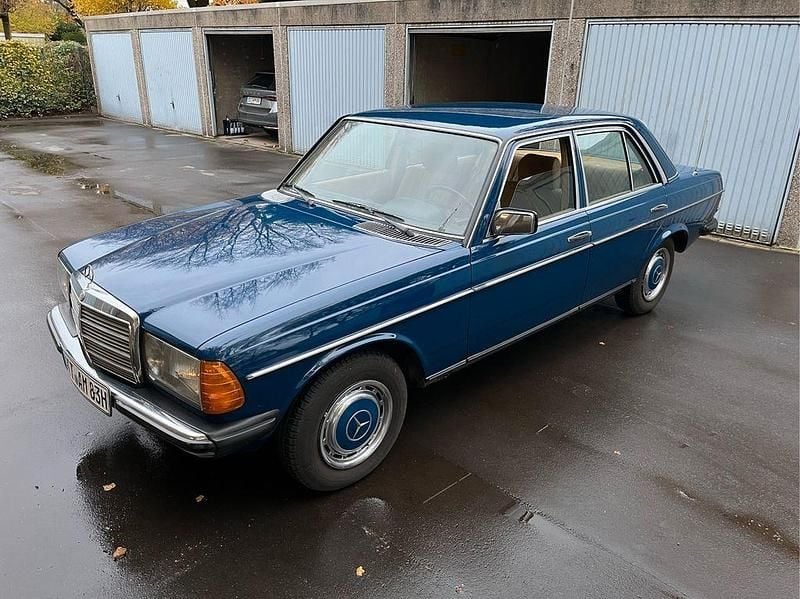 Blau Gebraucht 1983 Mercedes 200 Limousine | 12.500 € - Bild 1/4