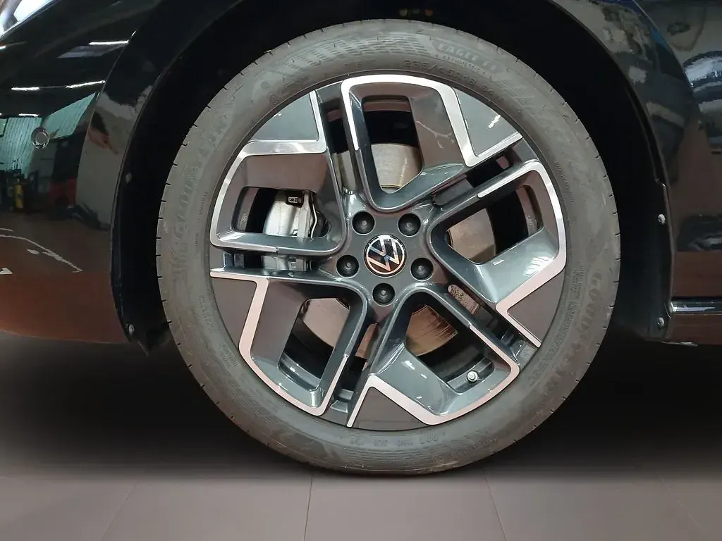 Używany VW Passat Elegance 272 KM (200 kW) 2025 Czarny Kombi