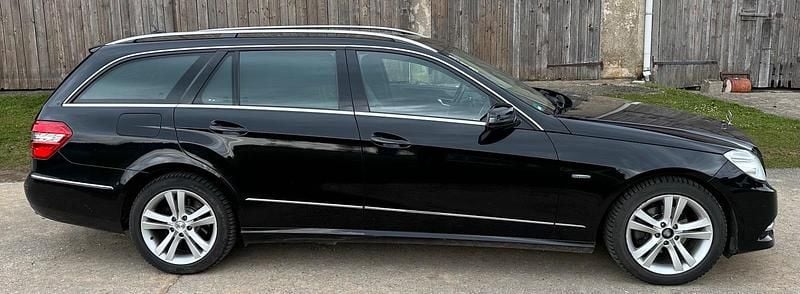 Gebraucht Mercedes E220 Avantgarde 170 PS (125 kW) 2011 Schwarz Kombi
