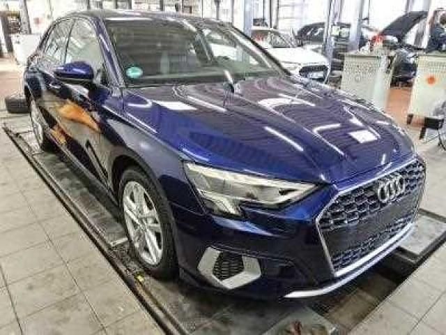 Gebraucht Audi A3 Sportback e-tron Ambiente 204 PS (150 kW) 2022 Navarrablau metallic Kleinwagen