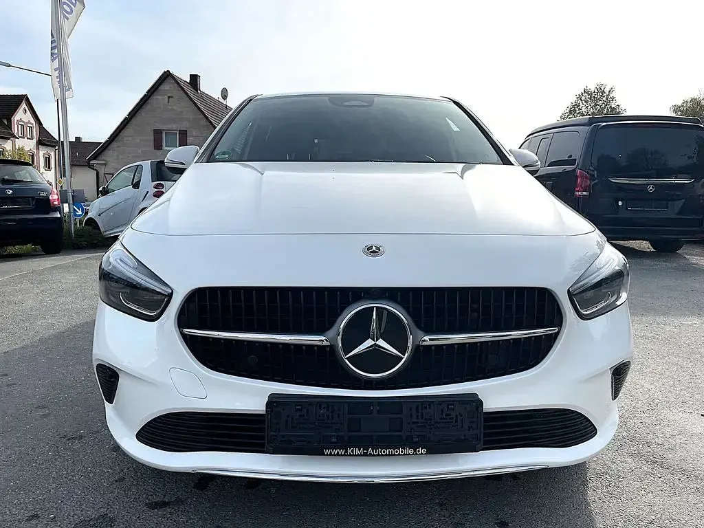 Gebraucht Mercedes B180 116 PS (85 kW) 2024 Weiß Van / Kleinbus