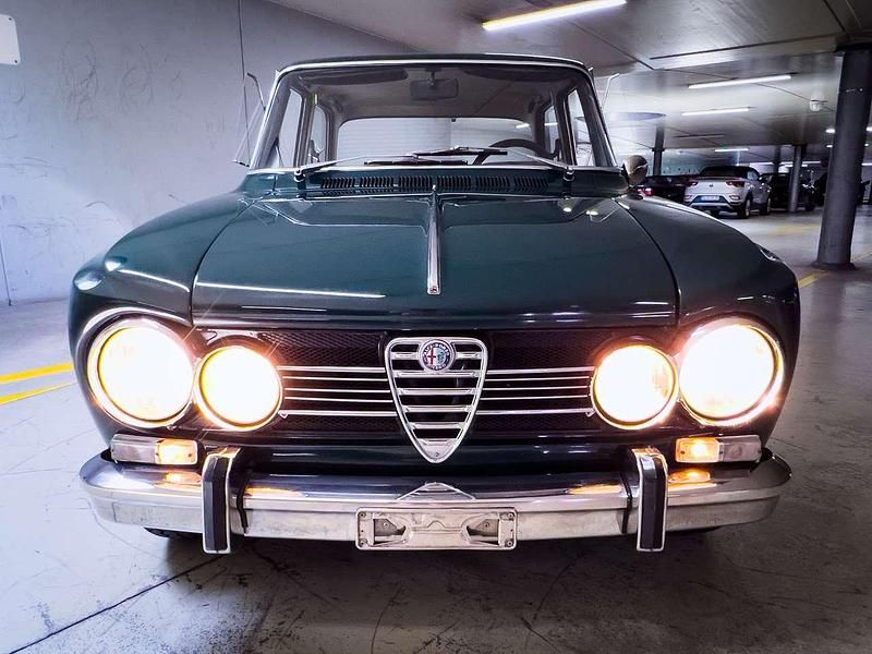 Grün Gebraucht 1971 Alfa Romeo Giulia Super Limousine | 29.800 € - Bild 1/4