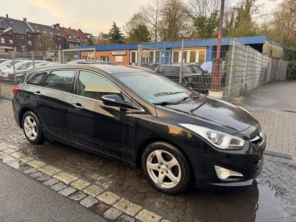Gebraucht Hyundai i40 135 PS (99 kW) 2012 Schwarz Kombi