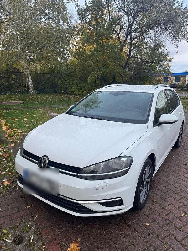 Weiß Gebraucht 2017 VW Golf VII Comfortline Kombi | 8.500 € (Teuer) - Bild 1/4