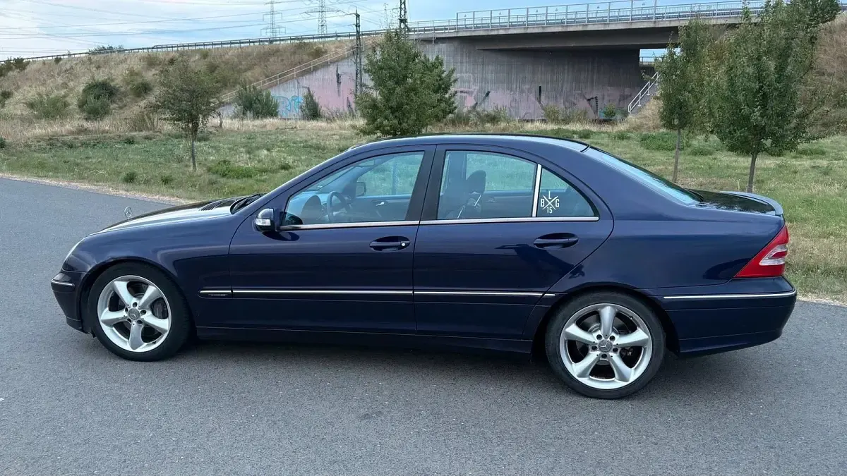 Gebraucht Mercedes C220 143 PS (105 kW) 2003 Andere farben Limousine