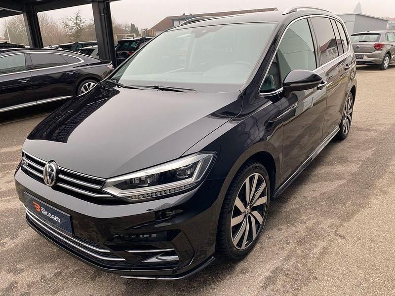 Gebraucht VW Touran Highline 190 PS (139 kW) 2019 Deep black perleffekt Van / Kleinbus