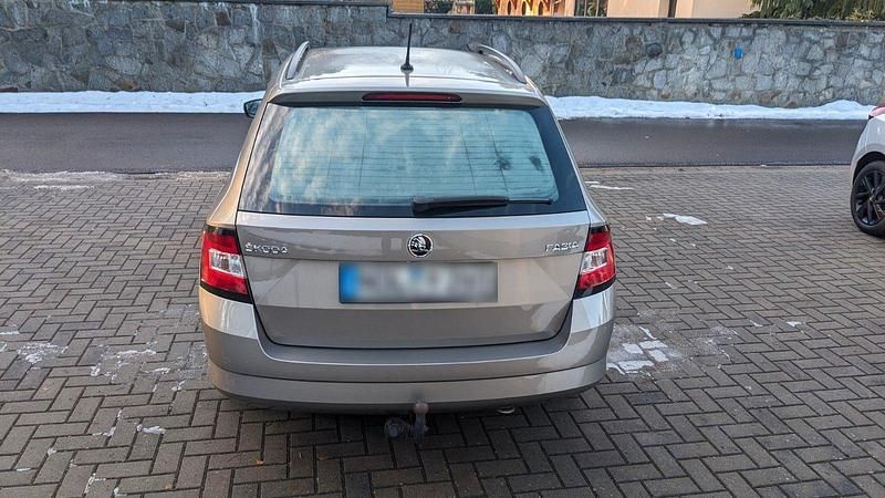 Gebraucht Skoda Fabia Style 90 PS (66 kW) 2015 Silber Kleinwagen