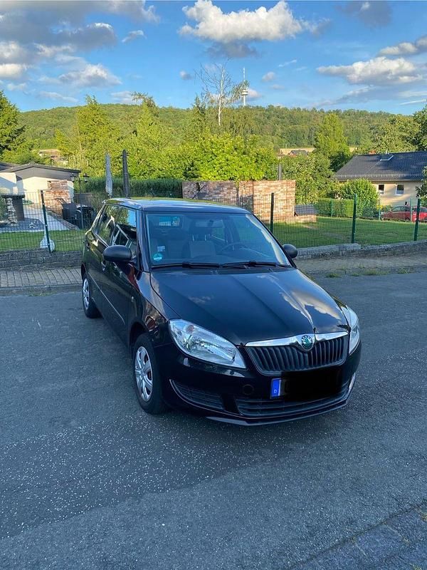 Schwarz Gebraucht 2013 Skoda Fabia Ambition Kleinwagen | 6.200 € (Fairer Preis) - Bild 1/4