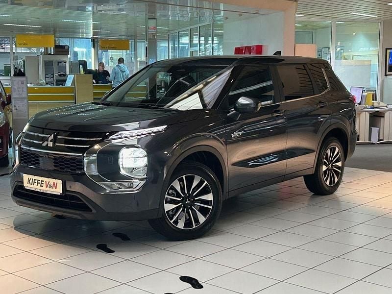 Neu Mitsubishi Outlander P-HEV Plus 306 PS (225 kW) 2025 Grau SUV