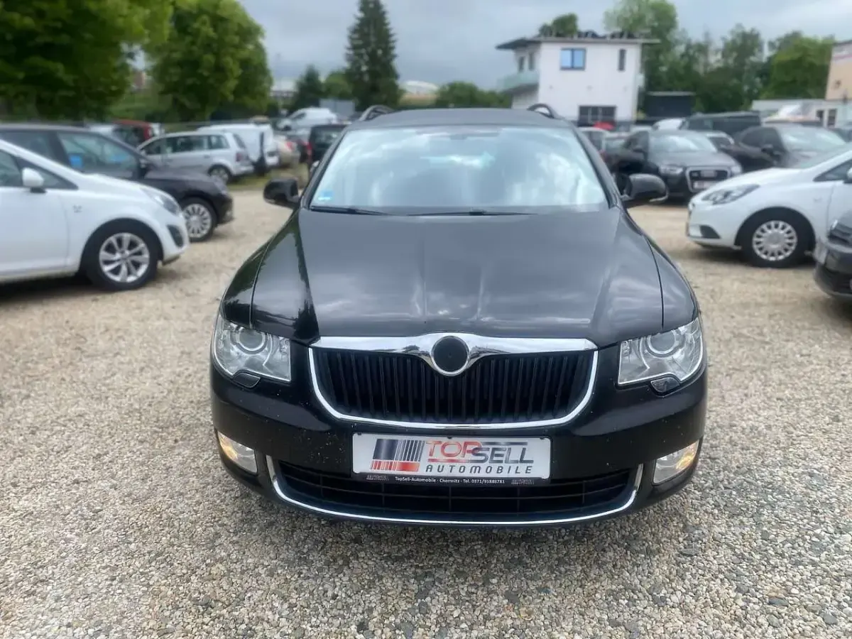 Gebraucht Skoda Superb Ambition 140 PS (102 kW) 2012 Schwarz Kombi