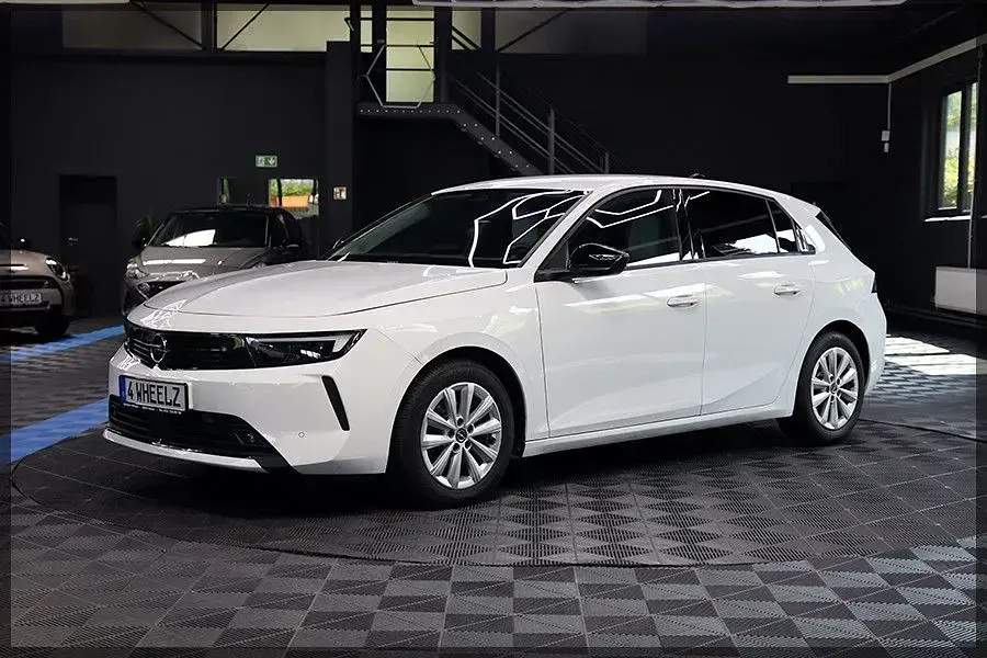 Gebraucht Opel Astra Elegance 131 PS (96 kW) 2023 Weiß Kleinwagen