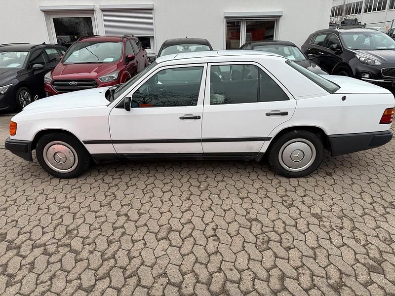 Gebraucht Mercedes 200 75 PS (55 kW) 1988 Weiß Limousine