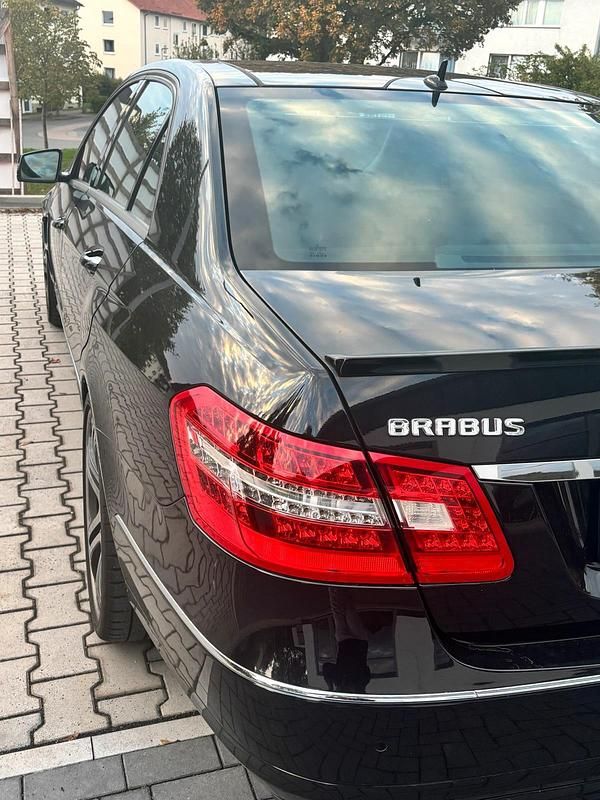 Gebraucht Mercedes E350 360 PS (264 kW) 2010 Schwarz Limousine