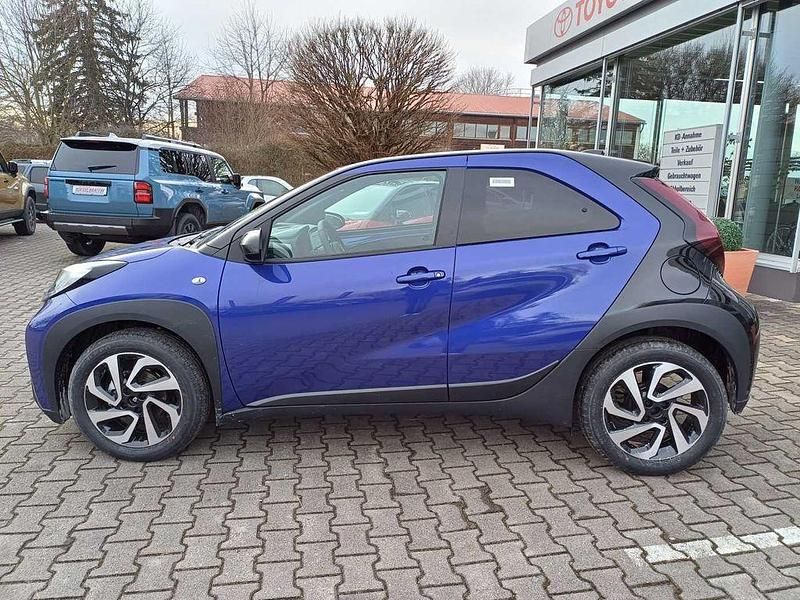 Neu Toyota Aygo X 72 PS (52 kW) 2025 Juniperblue SUV