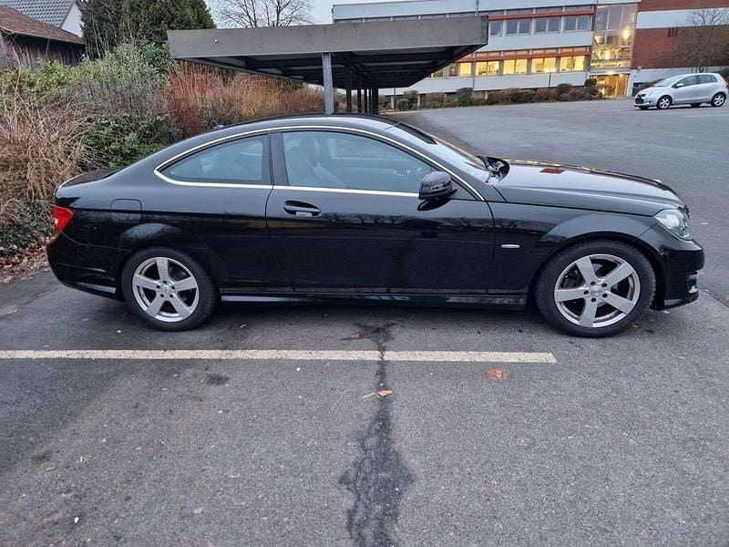 Gebraucht Mercedes C180 156 PS (114 kW) 2012 Schwarz Coupé
