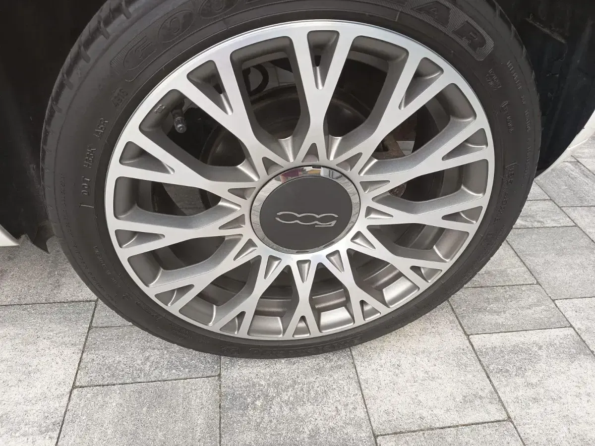 Gebraucht Fiat 500 Lounge 105 PS (77 kW) 2017 Weiß Kleinwagen