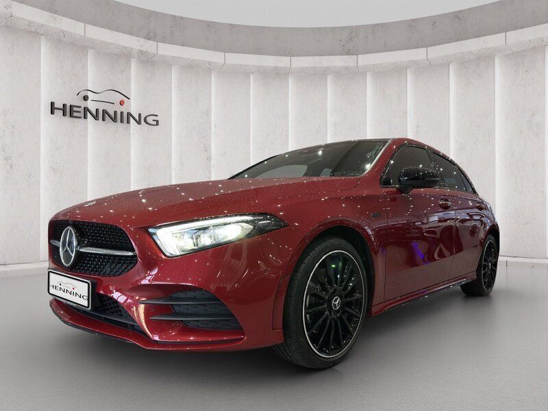 Rot Gebraucht 2021 Mercedes A250 AMG Kleinwagen | 33.480 € (Teuer) - Bild 1/4