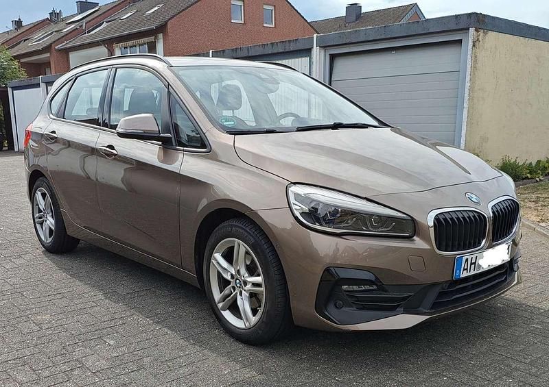 Beige Gebraucht 2020 BMW 218 Active Tourer Van / Kleinbus | 18.990 € (Fairer Preis) - Bild 1/4