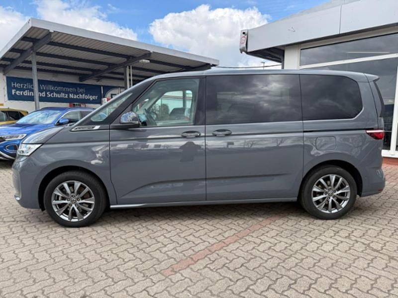 Gebraucht VW Multivan Life 150 PS (110 kW) 2023 Pure grey Van / Kleinbus