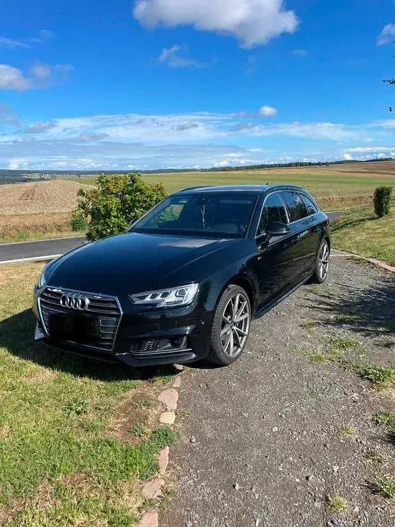 Gebraucht Audi A4 Sport 218 PS (160 kW) 2018 Schwarz Kombi