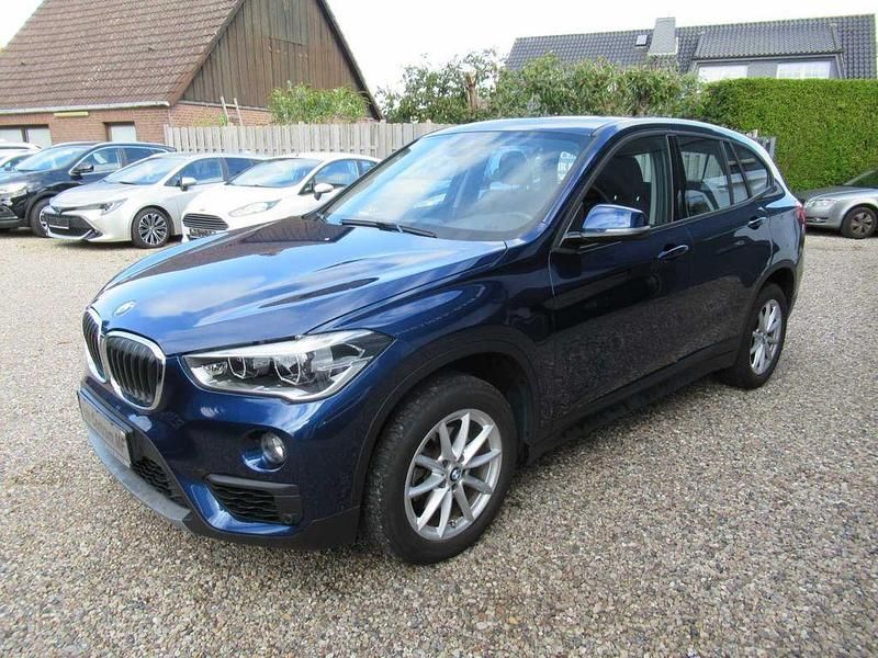Blau Gebraucht 2019 BMW X1 Sport Line SUV | 21.950 € (Guter Preis) - Bild 1/4
