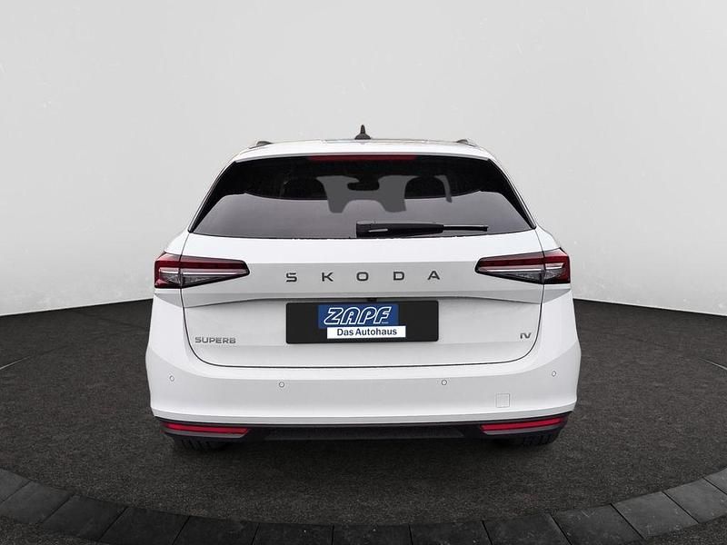 Neu Skoda Superb Selection 204 PS (150 kW) 2026 Weiß Kombi