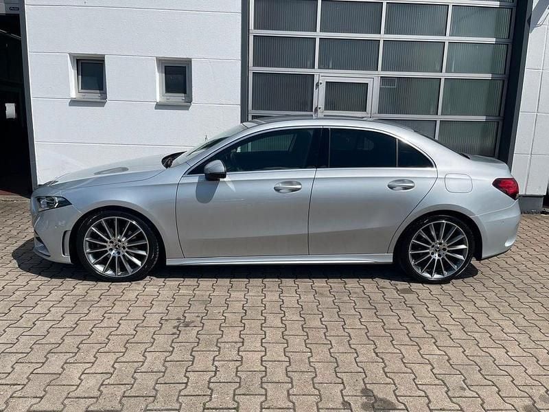 Iridiumsilber metalliclack (metallic) Gebraucht 2020 Mercedes A200 AMG Limousine | 22.990 € (Guter Preis) - Bild 1/4