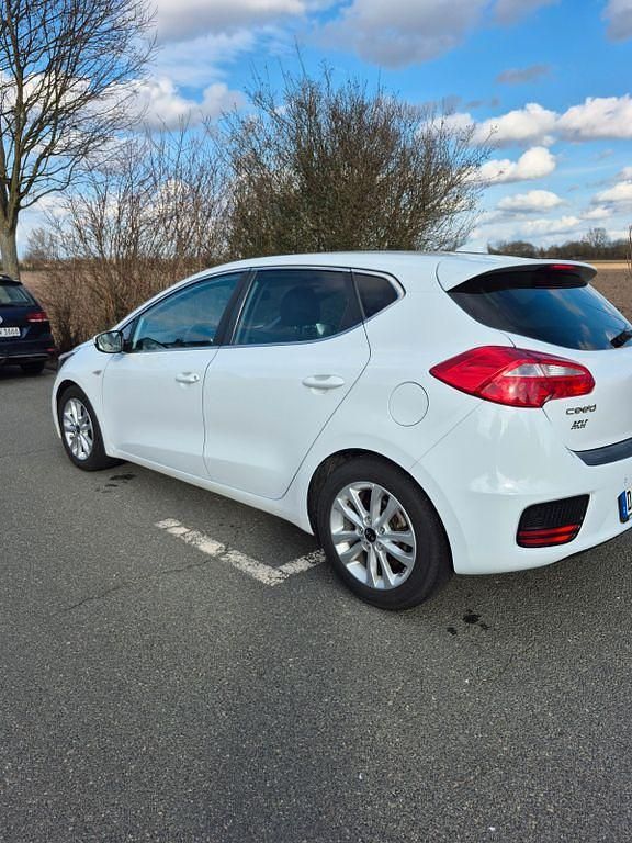 Gebraucht Kia Ceed Edition 7 101 PS (74 kW) 2018 Weiß Kleinwagen