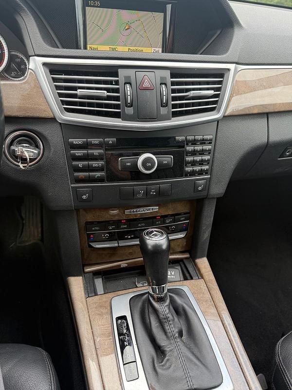 Gebraucht Mercedes E200 136 PS (100 kW) 2010 Schwarz Limousine