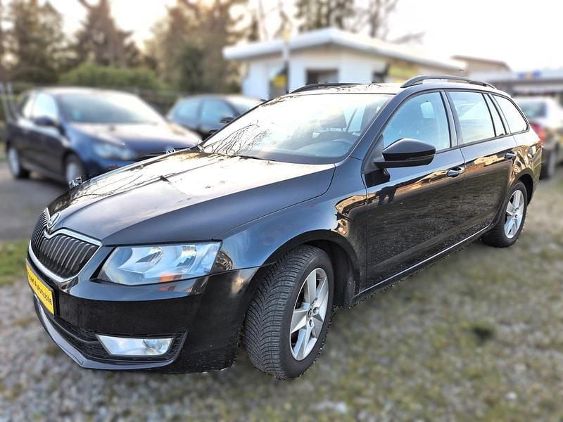 Gebraucht Skoda Octavia Ambition 105 PS (77 kW) 2014 Schwarz Kleinwagen