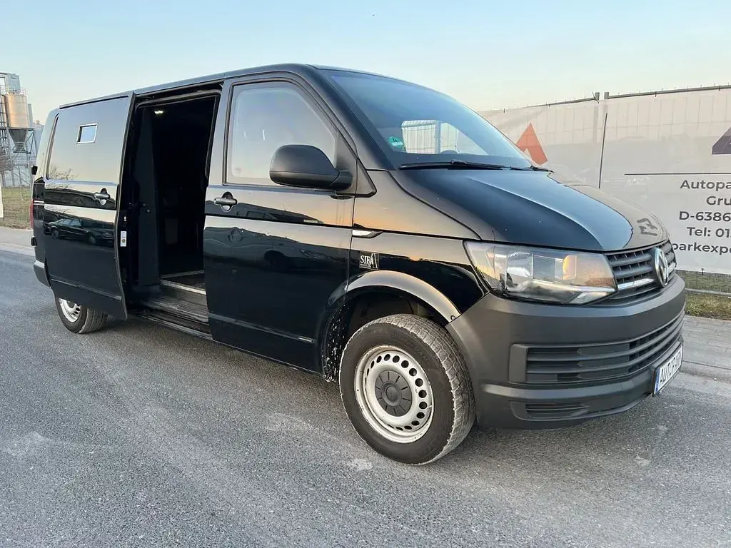 Second-hand VW T6 102 CP (75 kW) 2017 Negru Van