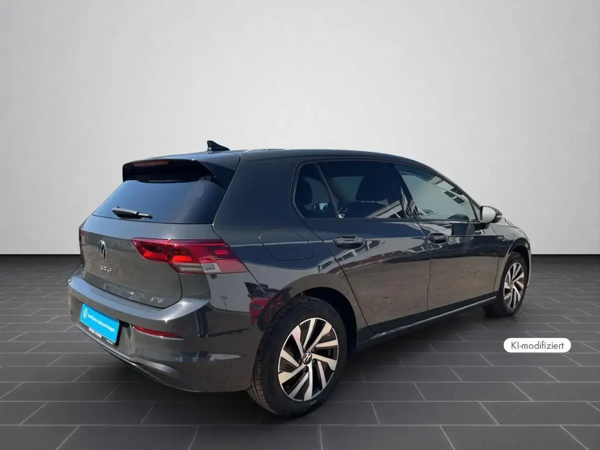 Gebraucht VW Golf VIII Life 110 PS (80 kW) 2023 Uranograu Limousine