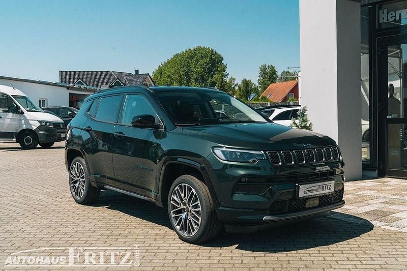 Grün Neu 2025 Jeep Compass Summit SUV | 39.870 € (Guter Preis) - Bild 1/4