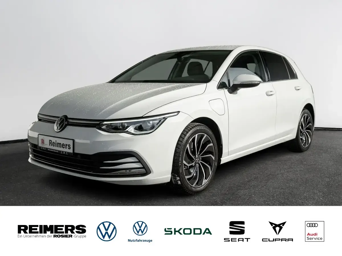 Second-hand VW Golf VIII Style 204 CP (150 kW) 2022 Berlinǎ