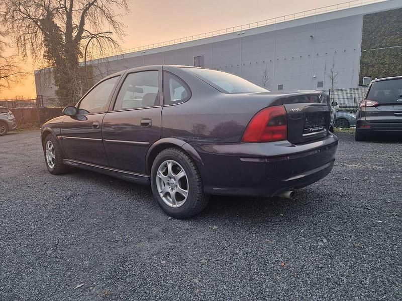 Gebraucht Opel Vectra Basis 101 PS (74 kW) 2000 Mountaingrau  met. Limousine