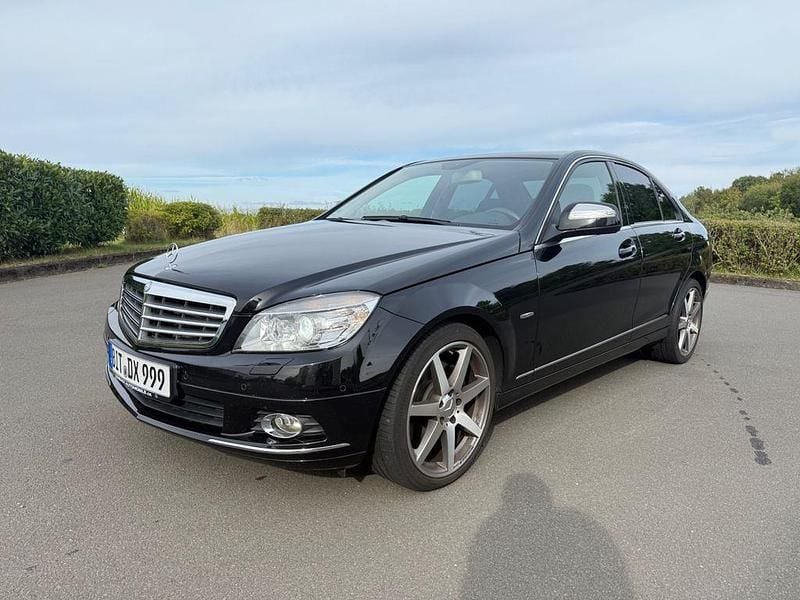 Schwarz Gebraucht 2009 Mercedes C320 Elegance Limousine | 9.900 € (Fairer Preis) - Bild 1/4