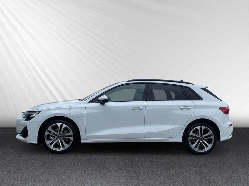 Gebraucht Audi A3 Advanced 204 PS (150 kW) 2025 Gletscherweiss Limousine