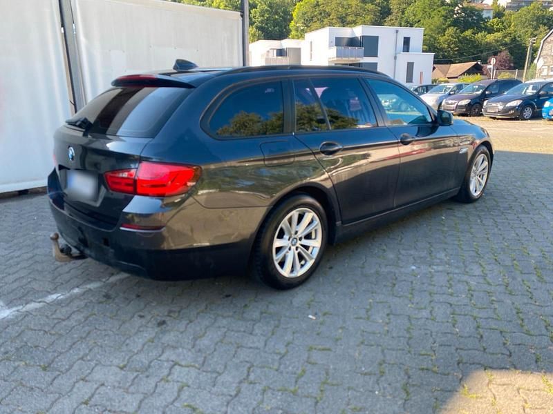 Gebraucht BMW 520 184 PS (135 kW) 2011 Schwarz Kombi