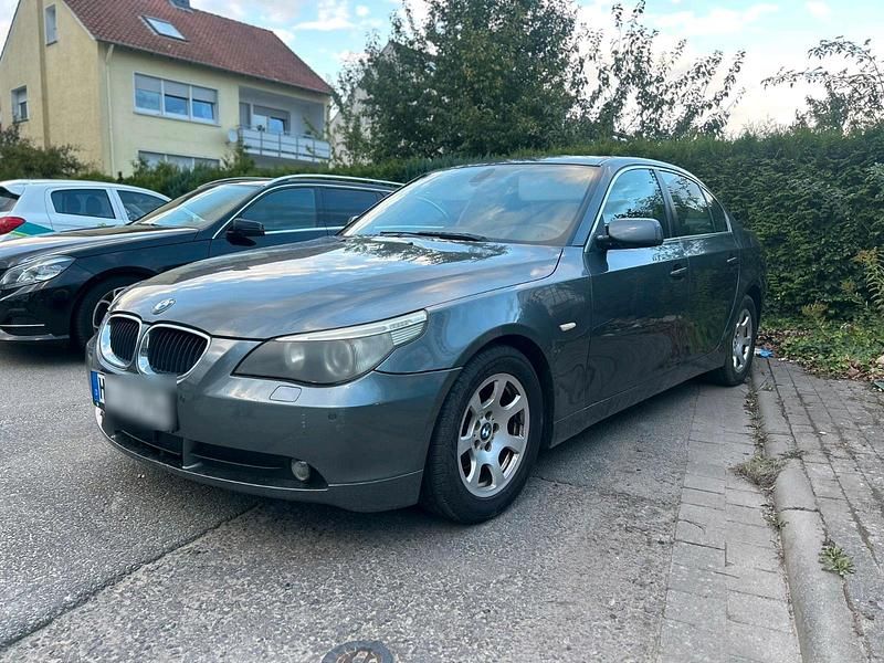 Grau Gebraucht 2004 BMW 520 Limousine | 1.500 € (Superpreis) - Bild 1/4