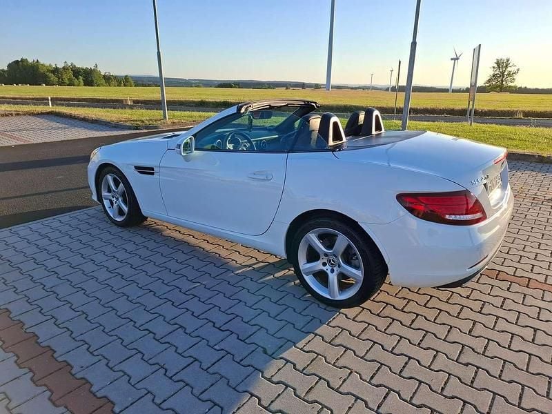 Gebraucht Mercedes SLC200 184 PS (135 kW) 2017 Weiß Cabrio