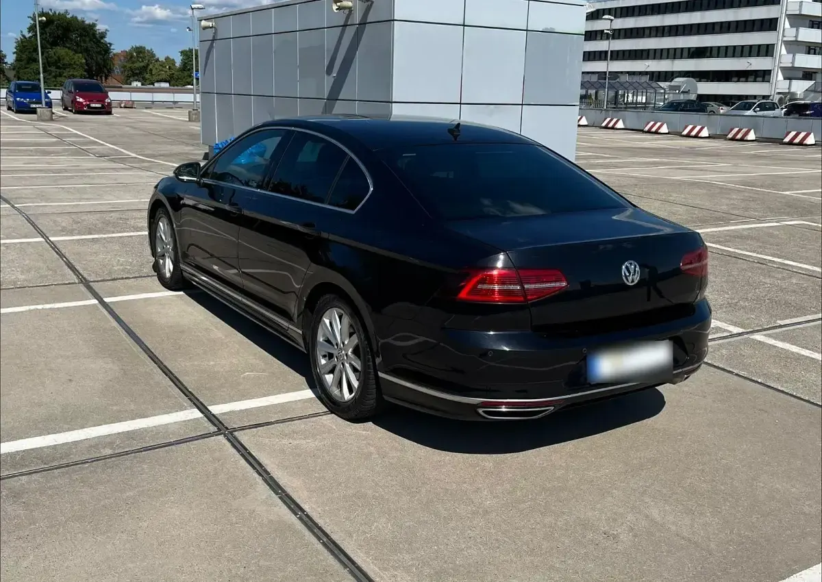 Gebraucht VW Passat R-line BlueMotion 190 PS (139 kW) 2015 Schwarz Limousine