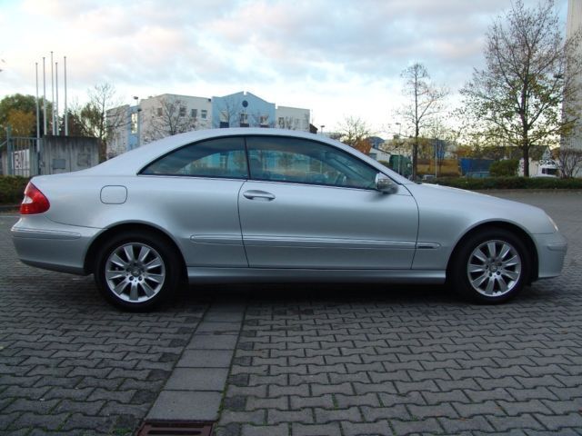 Gebraucht Mercedes CLK220 Elegance 150 PS (110 kW) 2008 Silber metallic Coupé